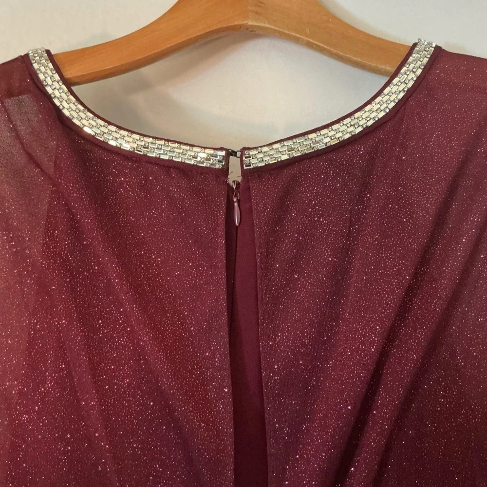 Elegant Burgundy sleeveless Evening Dress with glittery cape - Picture 4 of 7